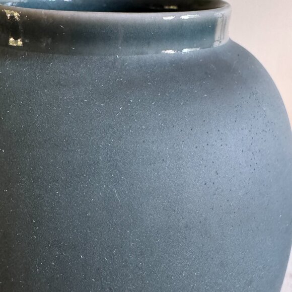 Vintage Blue and White Pottery Vase with Seagull Bird Design - Picture 11 of 11